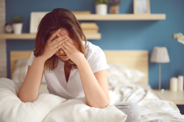 寝る前のこんな行動が生理痛を悪化させる？
